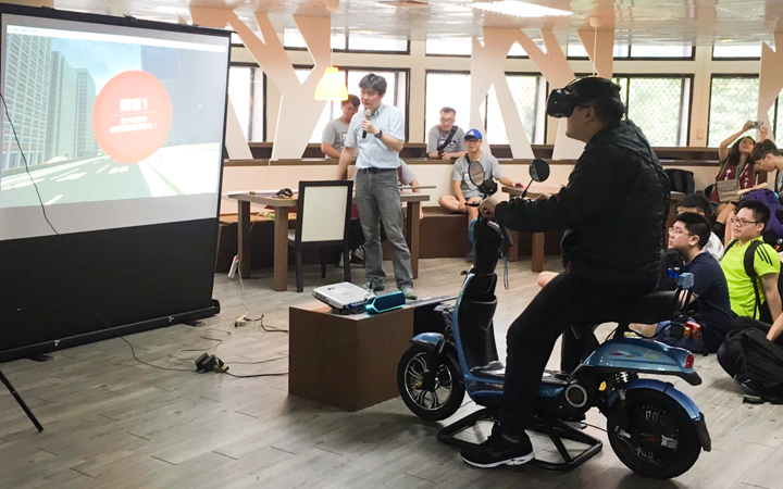 中華大學結合虛擬實境系統，讓新生透過VR培養正確交通觀念。