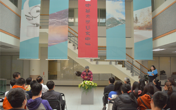 木雕創作家蔡明輝首度於大學辦理個展，首站就選擇新竹中華大學