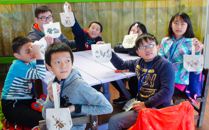 中華大學舉辦冬令營，帶領偏鄉學童體驗學習AI人工智慧