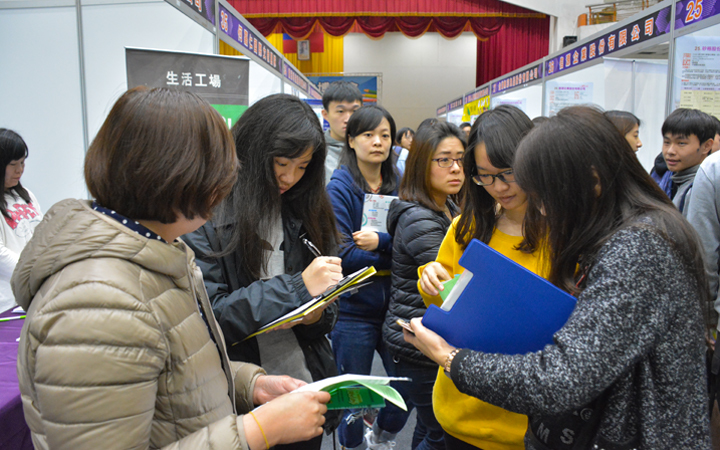中華大學校園徵才博覽會登場，共釋出4200個熱門職缺讓學生搶先卡位