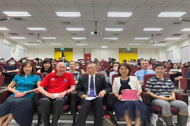 圖/中華大學連續5年與對外關係協會合作開設的大使通識課程,日前更邀請到前外交部長、現任對外關係協會會長林永樂到校和同學暢談台灣的東南亞策略。