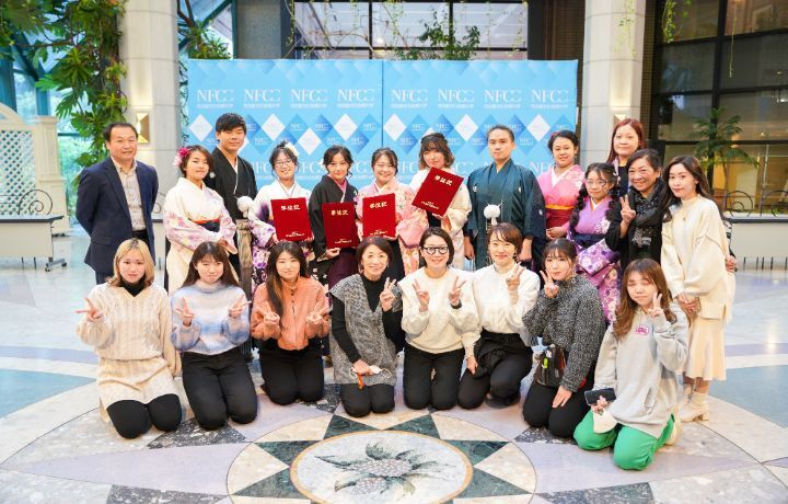 圖/中華大學觀光學院國際觀光與酒店管理雙學士學位學程,日前把教室直接搬到國外去,由老師帶領學生到日本名古屋文化短期大學(NFCC)姊妹校參訪。