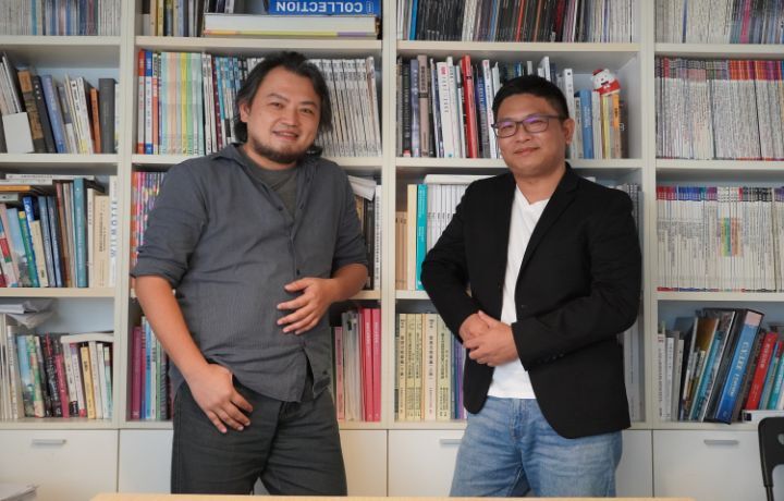 圖/中華大學建築系校友潘天壹（左）、曾偉展（右）團隊，日前榮獲2022台灣建築獎首獎。