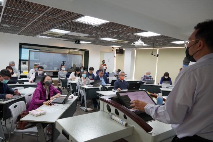 圖/面對ChatGPT來勢洶洶,各大學嚴陣以待,中華大學在校長劉維琪指示下,教發中心日前已成立工作坊正面迎戰。