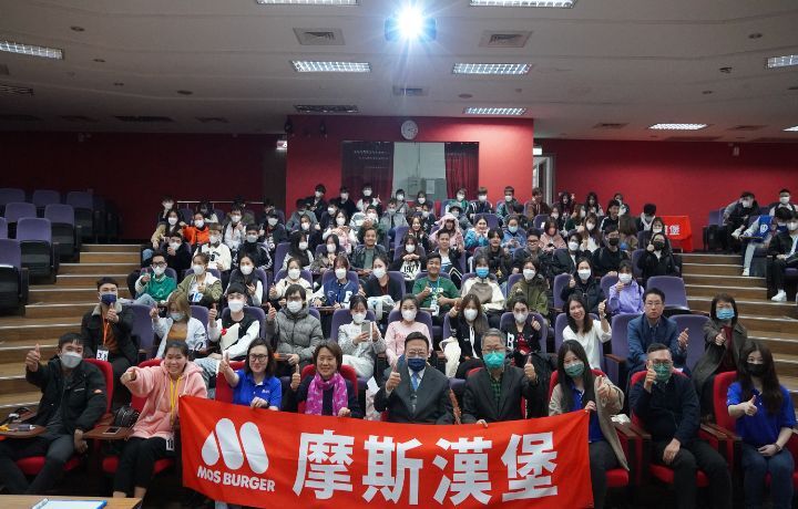 圖/中華大學國際專修部日前連辦5場企業徵才說明會,讓來台學習華語的越籍生,透過學校安排,課餘時間能安心打工,補貼生活所需。