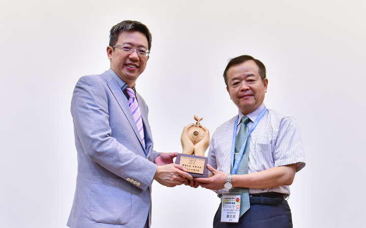 中華大學環安組長蕭炎泉獲教育部資深環安衛主管表揚