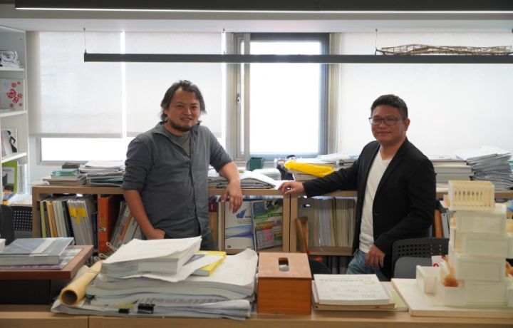 圖/潘天壹（左）、曾偉展（右）團隊所設計的橫山書法藝術館，日前也剛獲得2022金點設計獎的「年度最佳設計獎」。