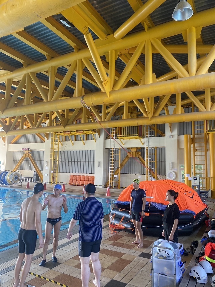  圖/台華風訓中心在中華大學游泳池進行訓練。