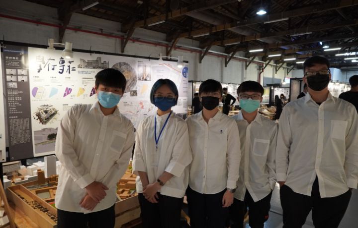 設計者：陳昱如、張家斌、朱庠豫、曾昀庭、侯禹安。指導老師：解鴻年、劉明政、張盒壽、 黃宏順。基地位置：新竹市東區東山段一小段。