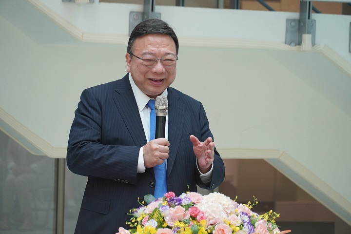 中華大學劉維琪校長勉勵學生提升藝術素養、感受文物魅力。