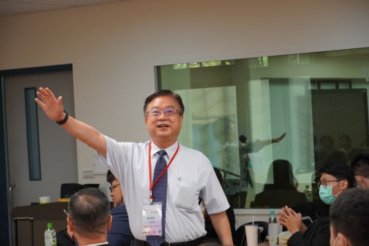 圖/中華大學副校長游坤明獲邀出席頒獎典禮，對同學的好表現相當肯定。