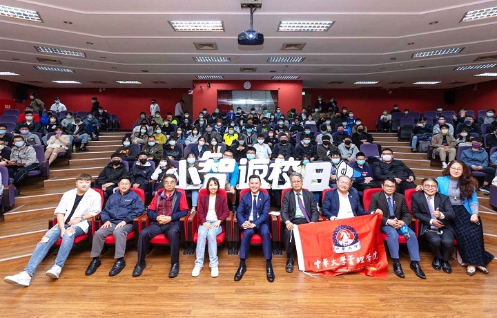 林智堅返校日嗨爆中華大學!學弟妹辛辣提問難招架