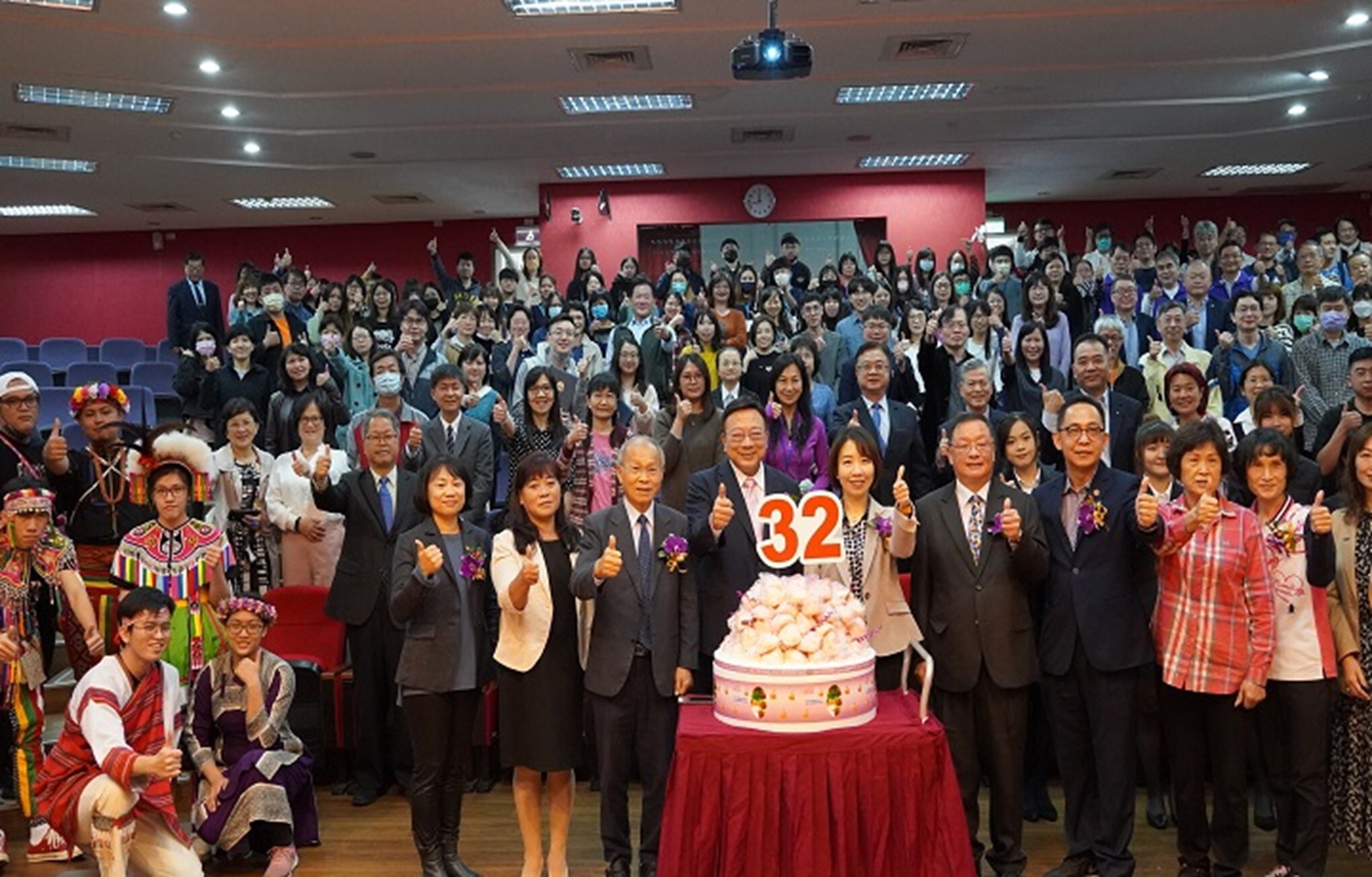 中華大學歡度32週年校慶