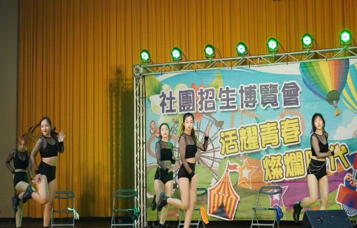 圖/中華大學大學社團博覽會昨（13）晚熱鬧登場，街舞社勁歌熱舞，炒熱現場氣氛。