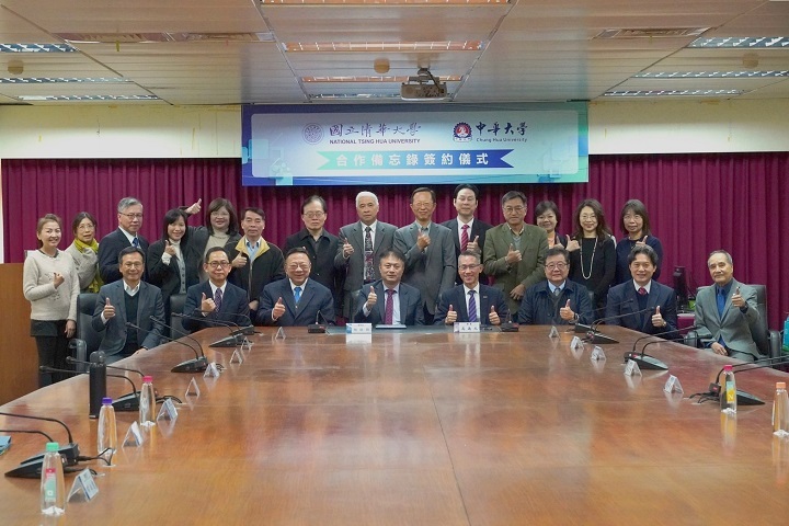 圖／眾人於簽約儀式完後大合照，期待共同為社會培育更多業界英才。