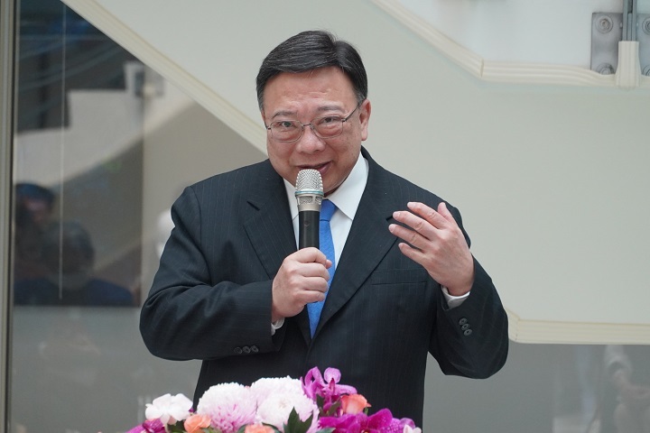 中華大學劉維琪校長表示，本次展覽為校園注入深度藝術視野，期盼學生在日常中培養美感與文化素養，拓展更豐富的學習風景。