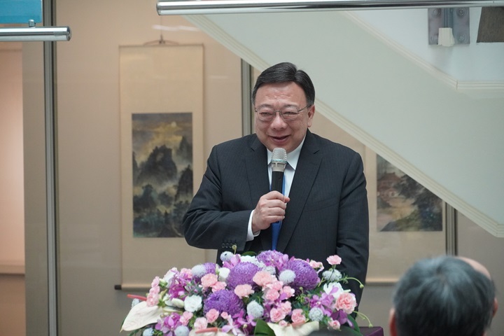 圖／中華大學劉維琪校長表示，姜一涵教授勤勞於創作且追求創新，是眾人學習的典範。