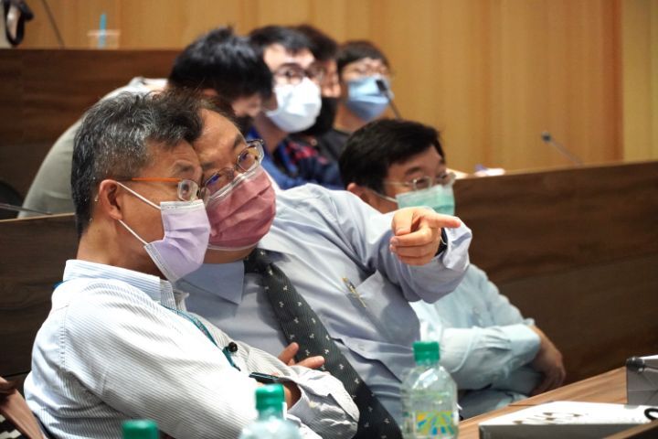 圖/台積電講座現場播放一段描繪半導體影響未來世界各種可能的影片,讓人充滿無限想像。