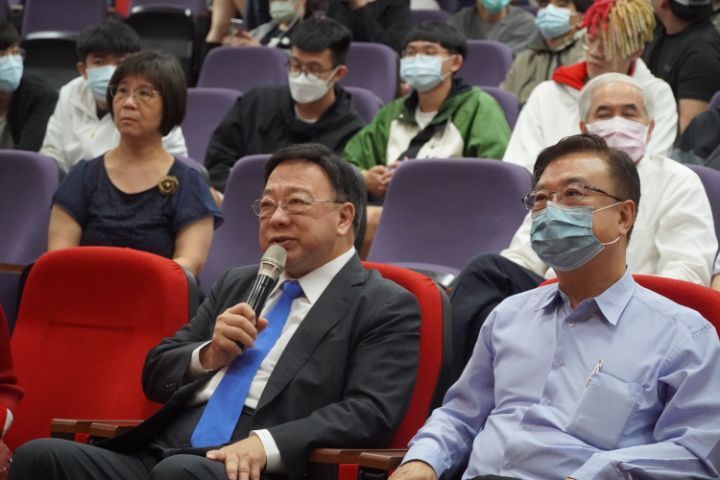 圖/中華大學校長劉維琪感謝錢復每學期都親自主持中華書院的啟業式和結業式，他希望同學能透過錢復的講述更了解俞大維的生平故事。
