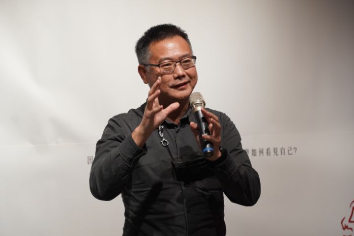 圖/中華大學建築與設計學院院長賴宇亭恭喜同學即將畢業,他希望同學經過4年磨練,將來都可以在業界發揮所長。