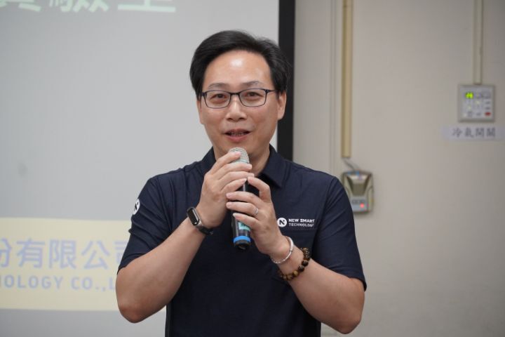  圖/顥天光電董事長石文機期待此次與中華大學的全方位產學合作，讓更多專業人才能一起加入顥天光電的行列。