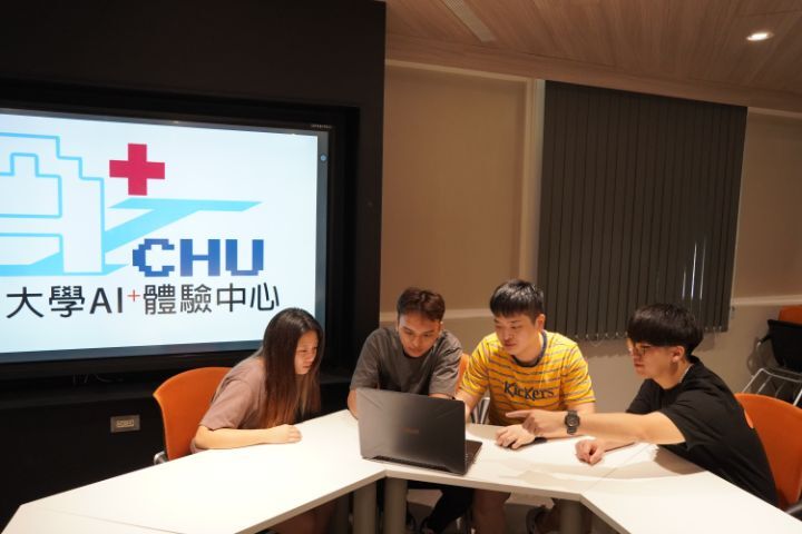 圖/4位馬籍生都認為中華大學的AI訓練課程很扎實，4人也都已考過微軟的AI-900與PL-900國際證照。