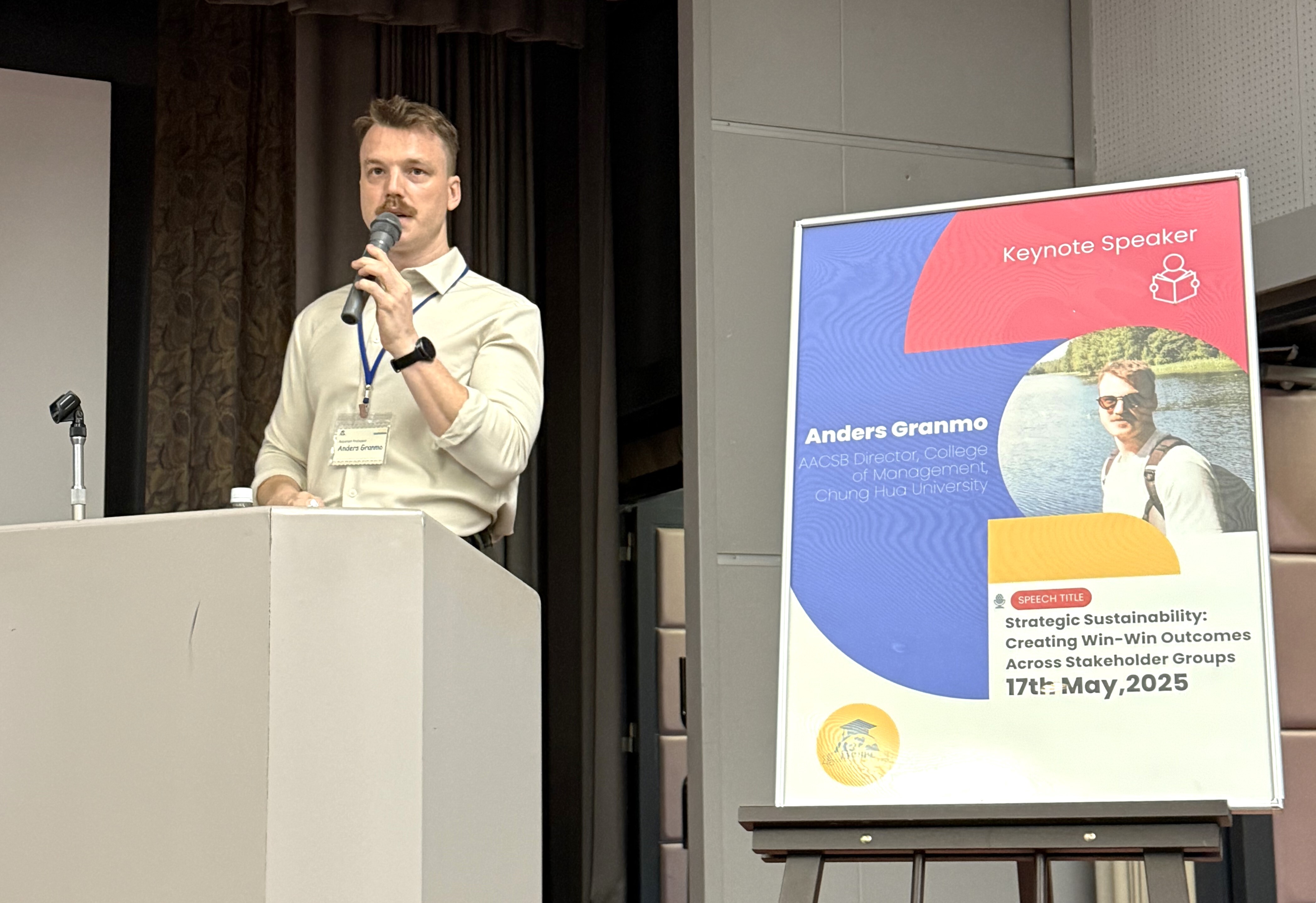 圖／中華大學挪威籍教授 Anders Granmo以「Strategic Sustainability: Creating Win-Win Outcomes Across Stakeholder Groups」主題，進行專題演講。