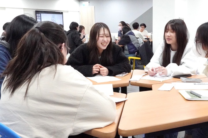 圖／宮城教育大學與華大的學生進行日語會話交流，過程相當融洽。