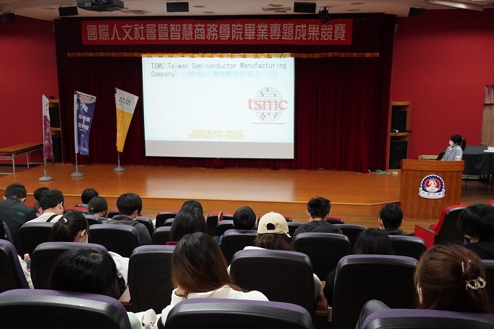 圖／中華大學舉辦成果競賽，讓學生透過跨域多元學習，有自信地在台上展現四年所學。