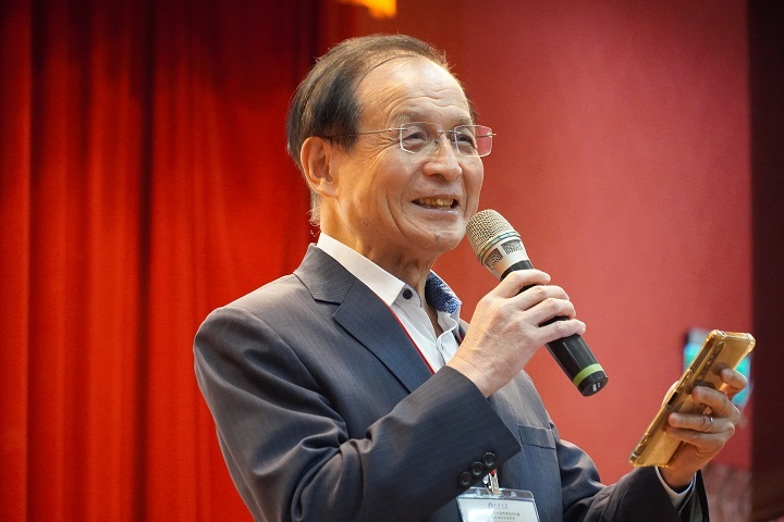 財團法人商業發展研究院董事長許添財分享佛學智慧，呼籲以心靈修養促進社會與產業的永續發展。
