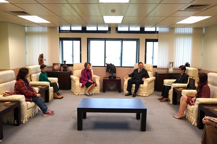 圖/中華大學觀光學院院長張馨文（左3）指出，觀光學院未來將逐步推動學院全英授課，為培養觀光旅遊高教人才國際就業力與觀光產業國際競爭力貢獻心力。