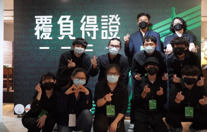 圖/中華大學工設系「覆負得證」大三期末成果展，即日起到6月9日止，在新竹市「邸家 Idea Deja」橙黃展廳展出，歡迎校內外各界人士，到場參觀指教。