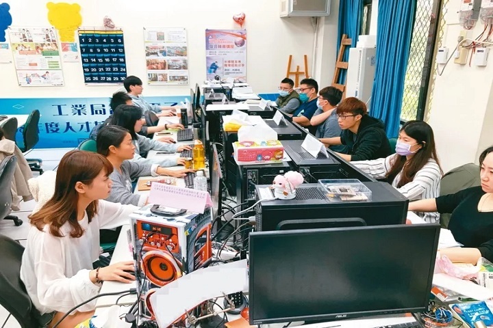 圖/中華大學資電學院推出的IC工程師養成班，9成皆非本科系學生，就業率超高。