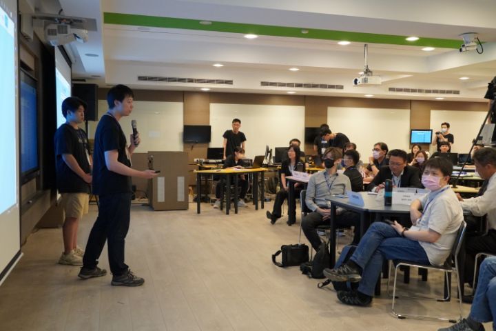 圖/跨域黑客培訓班學生經過一整學期的培訓,在企業主前發表成果作品。
