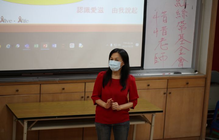 圖/中華大學學務處衛生保健組護理師陳逸蓁表示，11月8日和10日將邀請「GisneyLand風城部屋」的陳柏昂主任來校演講，12月6日也將舉行愛滋病免費匿名血液篩檢。