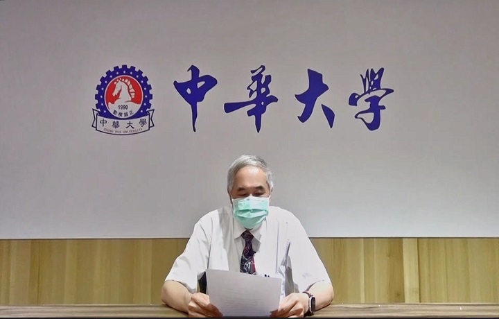 教務長林育立宣讀審議委員會調查結果。