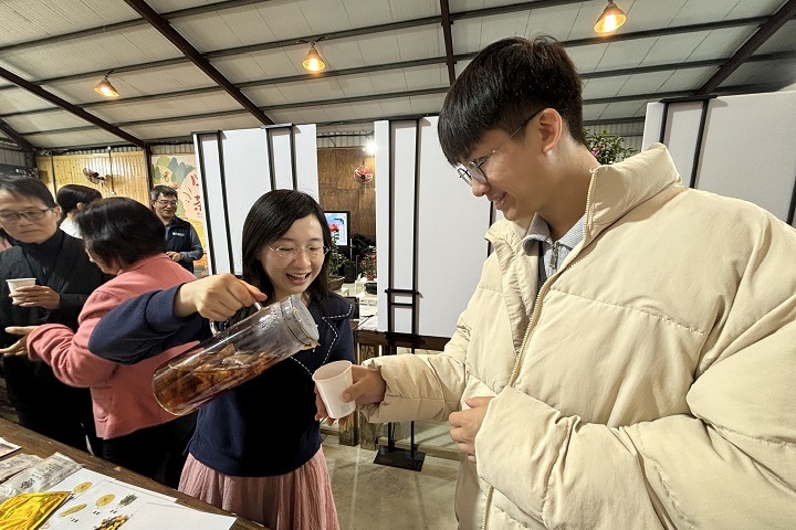 圖／茶花不只能夠欣賞，還能結合其他植物調配出對身心有益的飲品。