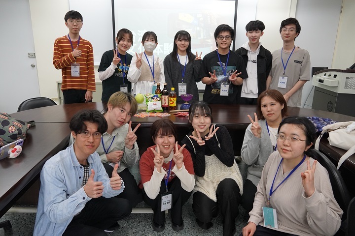 中華大學與日本宮城教育大學迎來交流 15 週年，雙校師生齊聚留影，象徵臺日情誼長存，也為今年的文化交流活動寫下溫暖篇章。