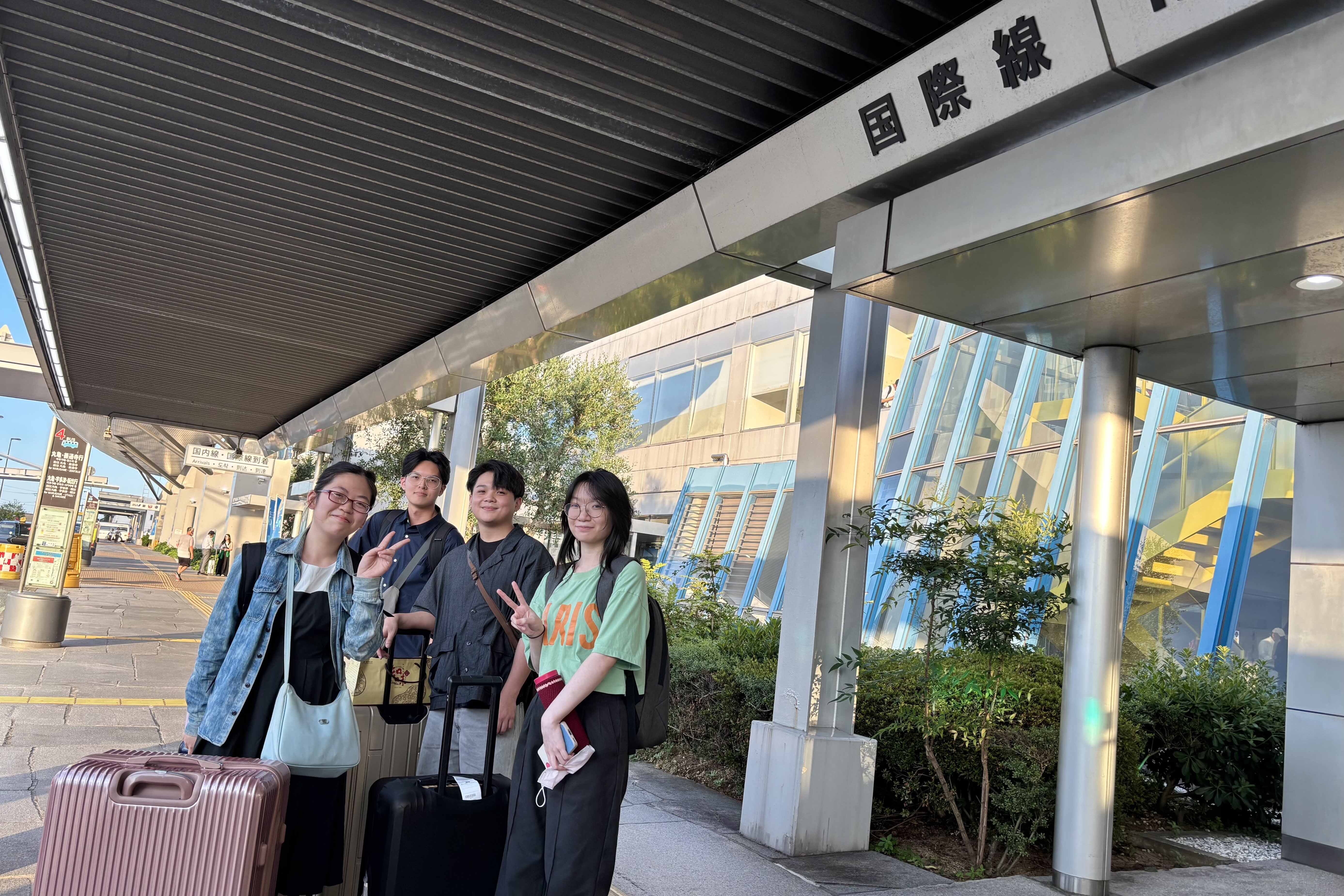 四位應日系同學（左起） 朱芳宜、陳茂宇、莊子揚、陳思伶，參加教育部「學海築夢計畫」至日本海外實習。