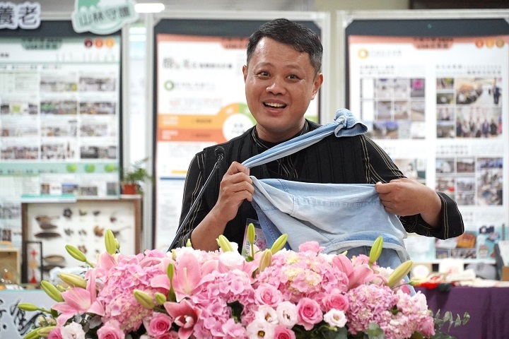 舒喜巷工作室創辦人黃飛霖以生活設計為媒介，帶領大眾重新思考資源再生與永續美學的可能性。