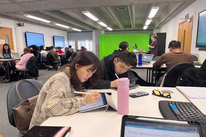 圖/中華大學觀光學院英國桑德蘭大學國際觀光與酒店管理雙學士學位學程大四生,赴英留學,今年即將畢業。