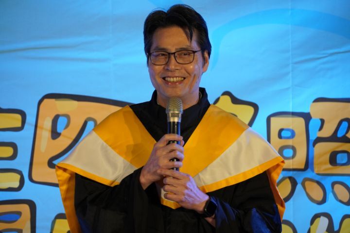 圖/中華大學觀光學院副院長兼餐旅系主任鄧維兆祝福所有畢業生勇敢逐夢、畢業快樂。
