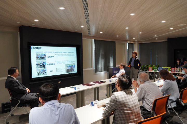 圖/長茂科技專案經理賴怡祁介紹該公司的發展與轉型。