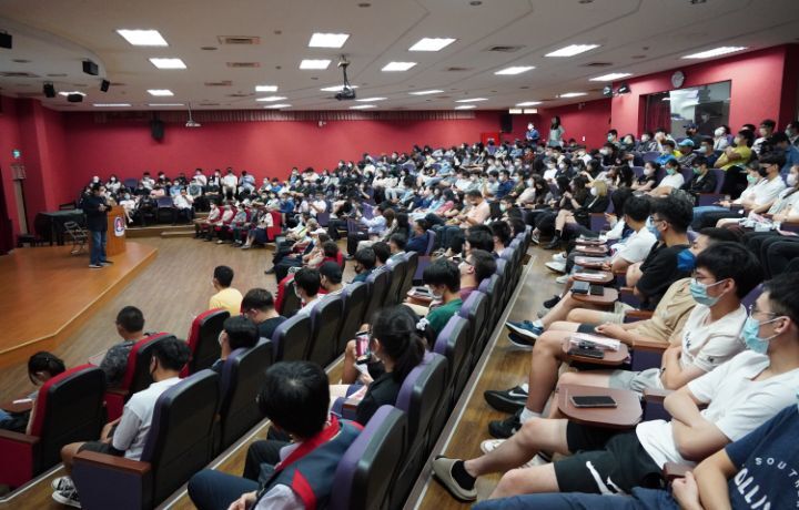 圖/國際會議中心擠滿近300名師生來聽馬英九演講。