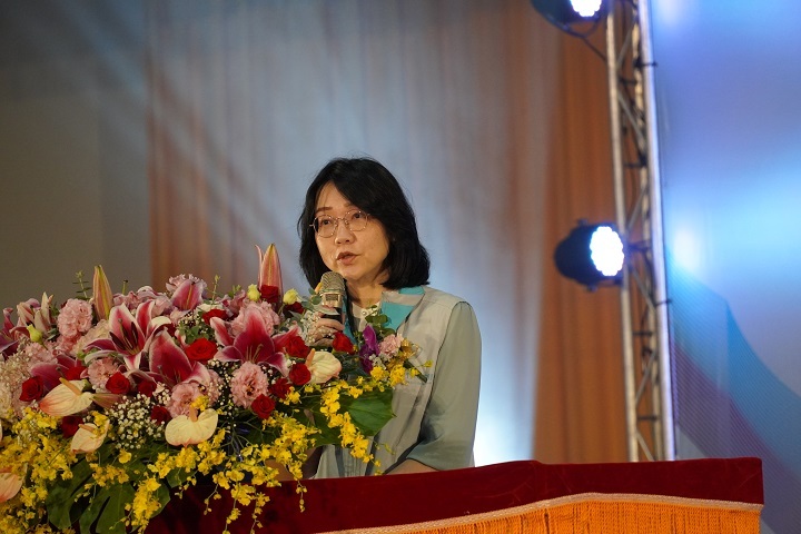 圖/新竹市副市長蔡麗清以「你不需要成為你不喜歡的大人」勉勵所有畢業生。