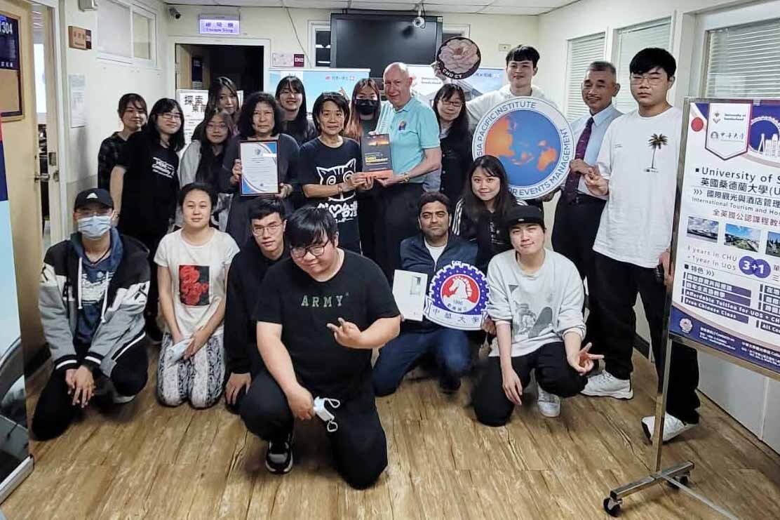 APIEM主席暨中華大學講座教授David Hind，每年親臨中華大學分享國際會展趨勢，深化學術與產業連結。