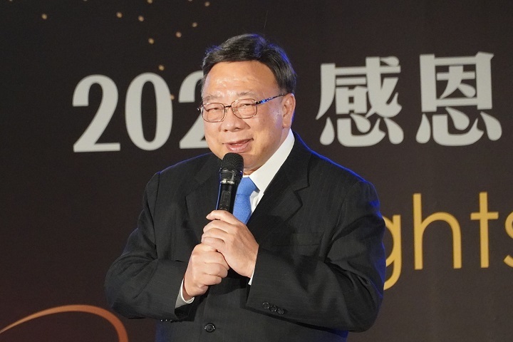 校長以溫暖話語勉勵同學，期許大家心懷感恩、勇敢前行。