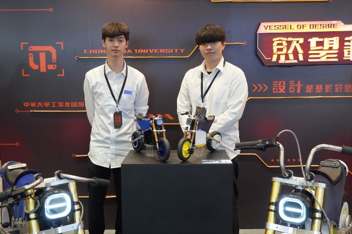 設計人﹕黃柏勳、江柏勳。指導老師﹕簡銘彥。