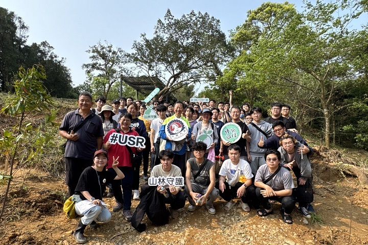 課程走入社區現場，學生透過參與環境改善實作，深化對土地特性與在地需求的理解，展現學以致用成果。