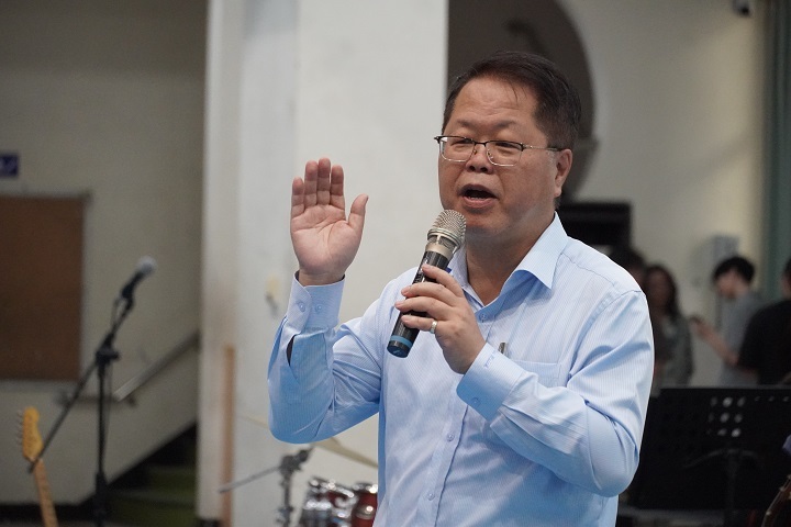 副校長解鴻年致詞分享端午文化內涵,勉勵國際學生努力學習並感受在台溫暖。